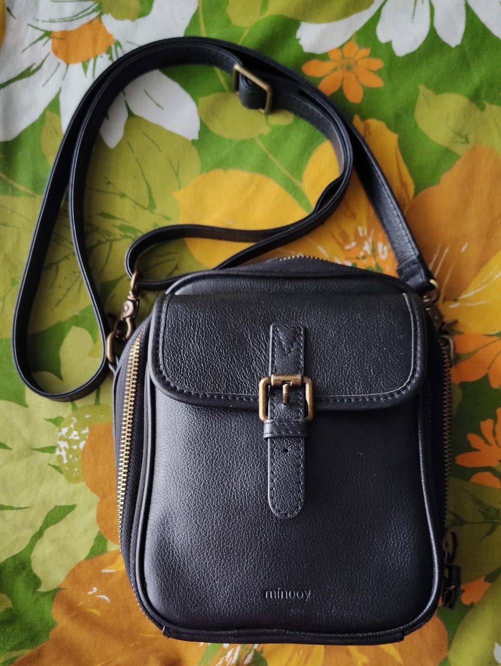 Minooy Naya Small Crossbody Travel Bag Black